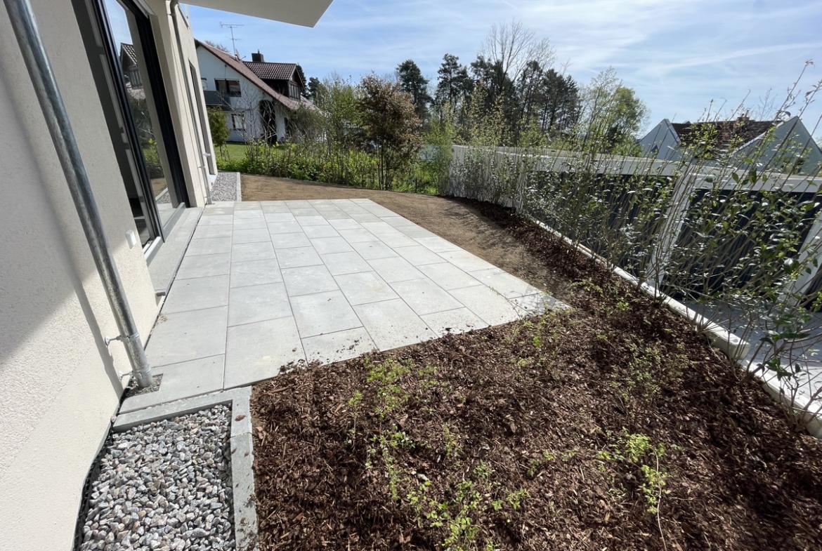 Terrasse mit Garten (2)